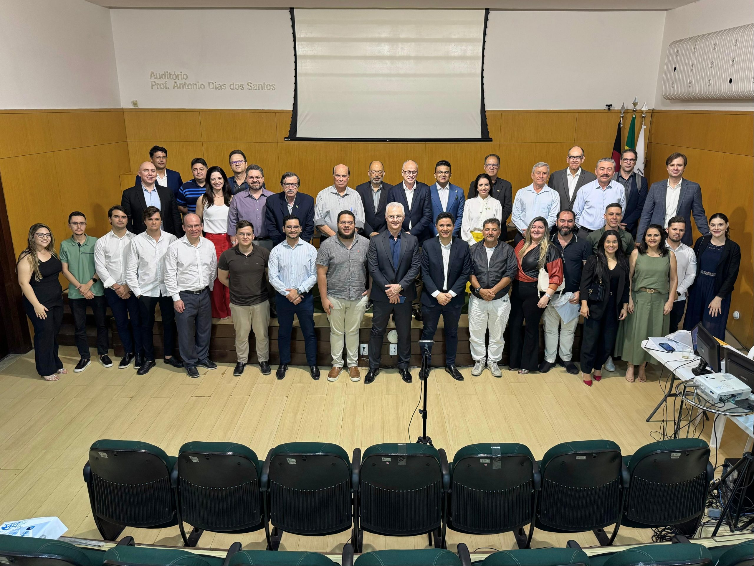 Fórum discute cooperativismo, qualidade de vida, sindicalismo médico e atuação médica