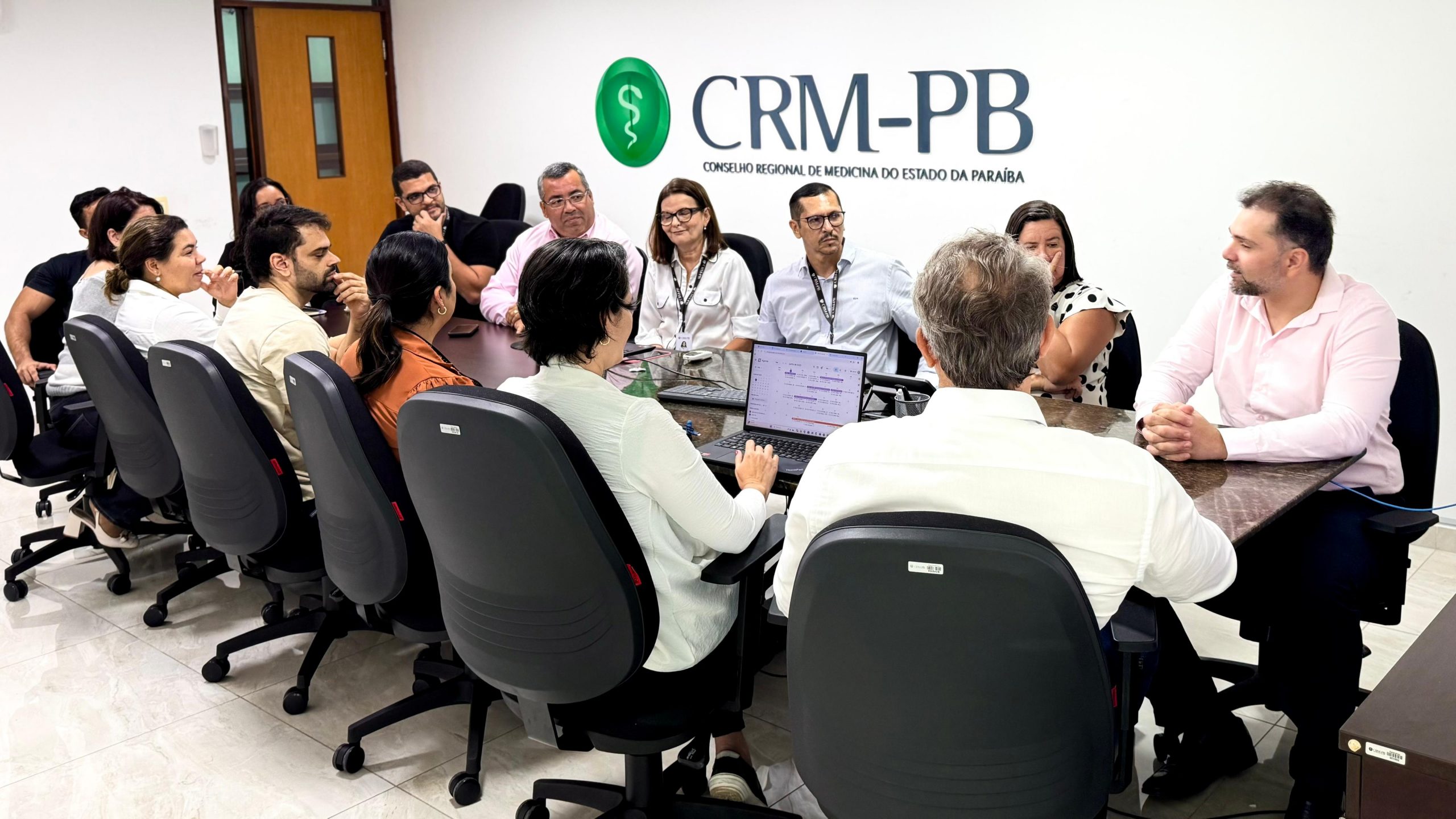 Diretoria do CRM-PB discute reestruturação administrativa com coordenadores de setores