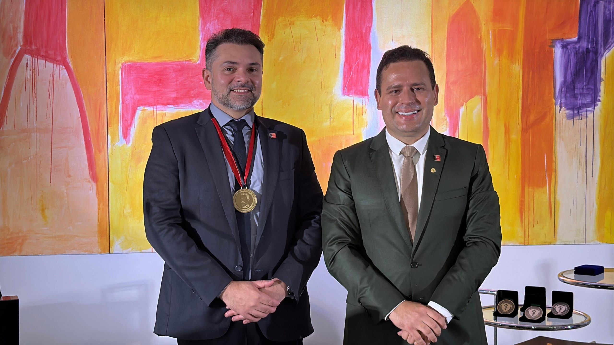 CRM-PB recebe da ALPB Medalha Epitácio Pessoa, em solenidade alusiva ao Dia do Médico