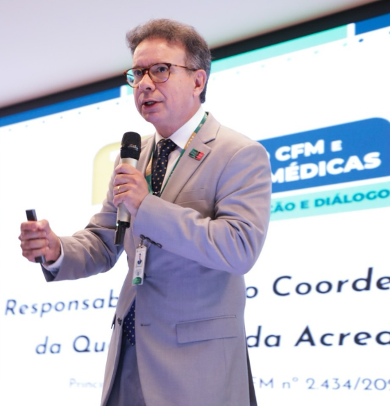 Diretor e conselheiro do CRM-PB apresentam palestras no I Fórum do CFM e Escolas Médicas