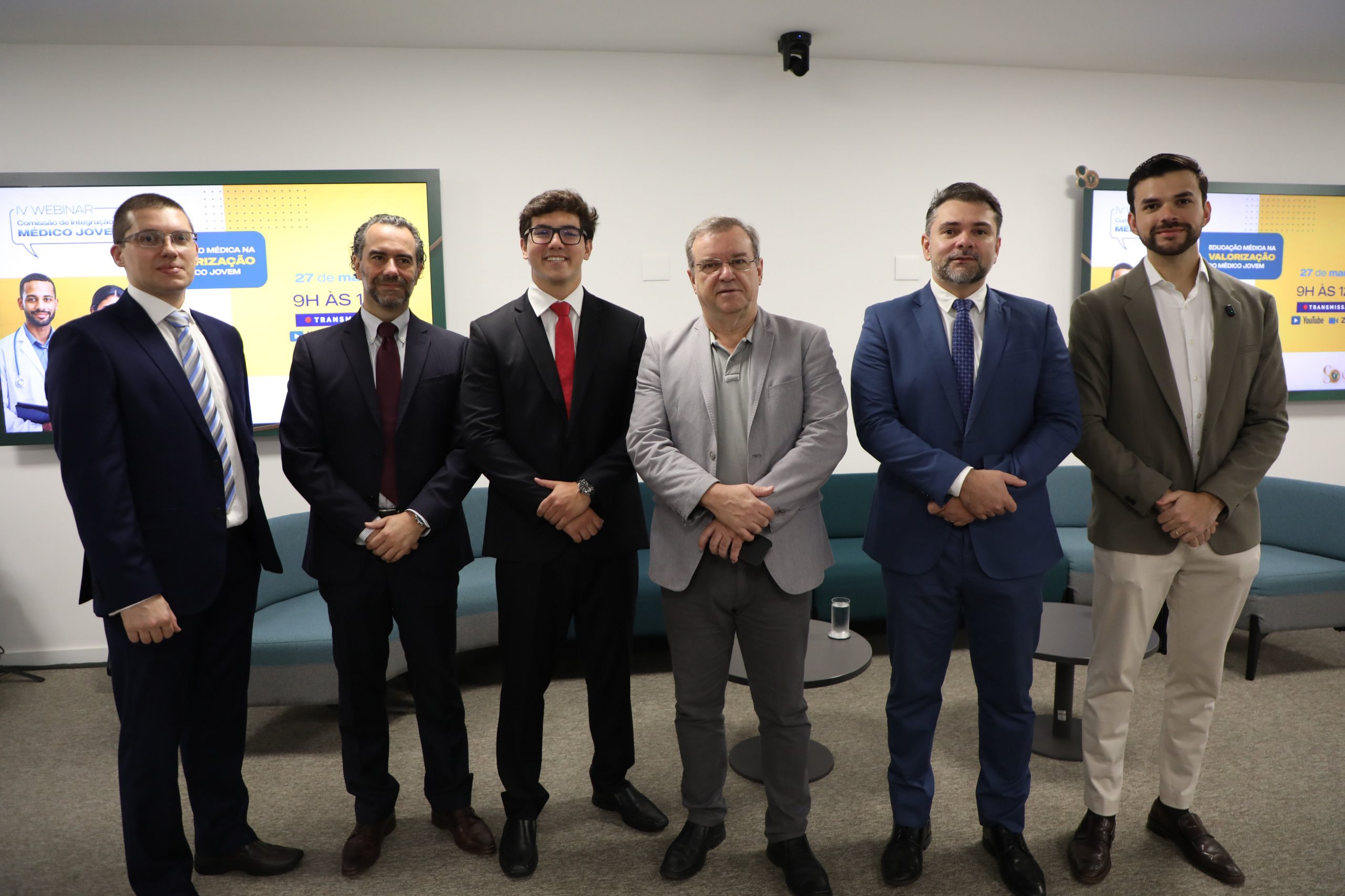 Presidente do CRM-PB e conselheiro federal, Bruno Leandro de Souza, coordena evento do CFM que discutiu a Educação Médica na valorização do médico jovem