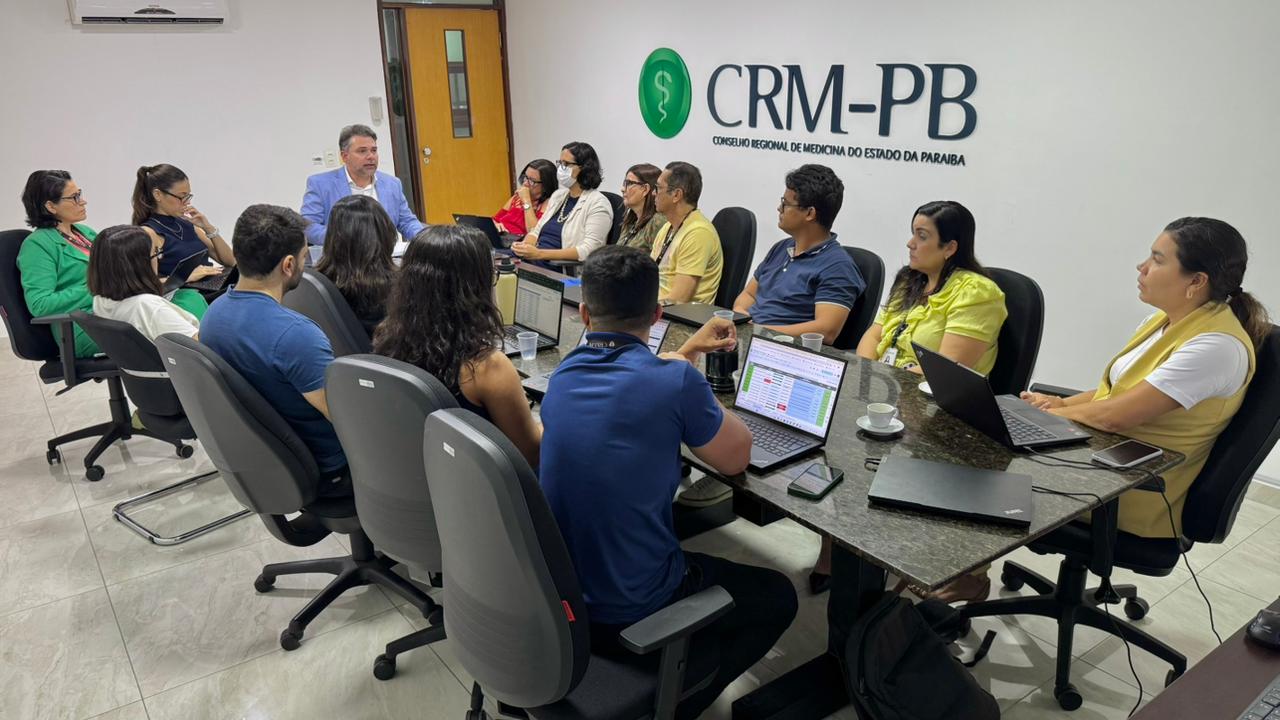 Presidente do CRM-PB realiza primeira reunião de planejamento com colaboradores, após posse da nova diretoria
