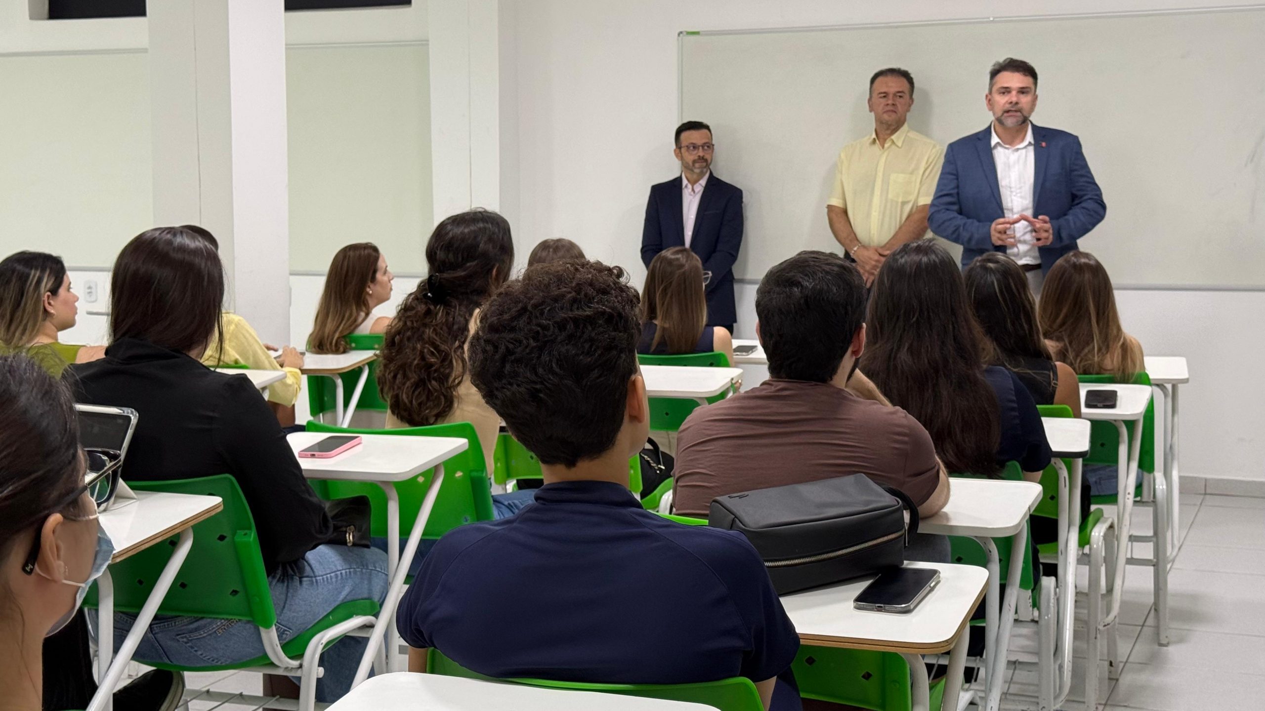 Alunos de Medicina da UNIFIP, em Patos, participam de ciclo de palestras sobre carreira médica
