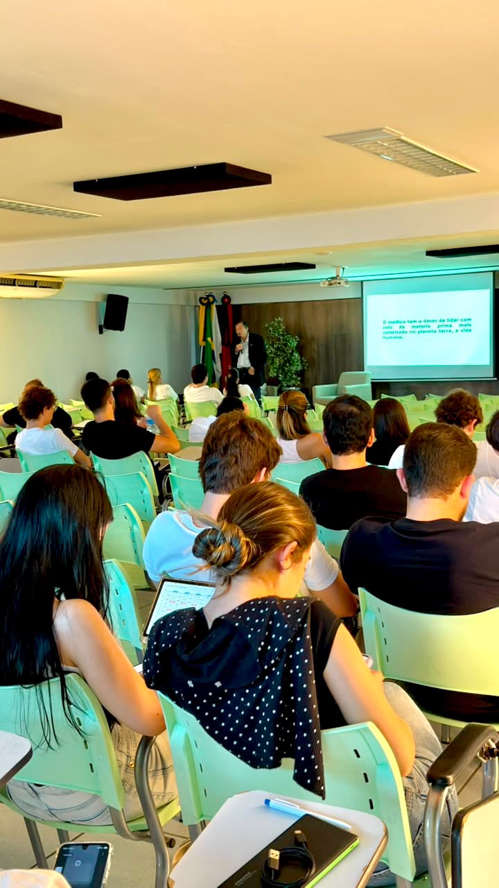 CRM-PB ministra palestra sobre Ética e Carreira Médica para alunos da Famene